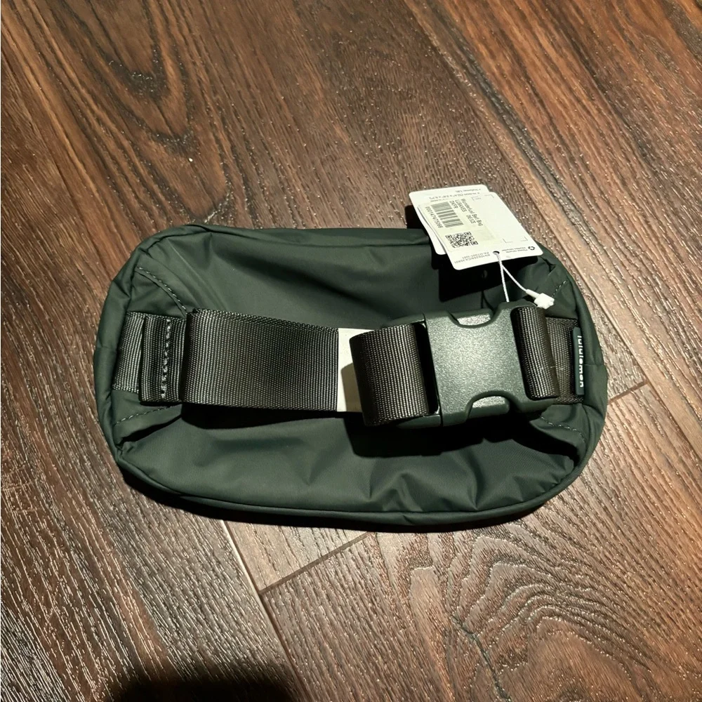 NWT Lululemon Wunderlust Belt Bag - Picture 4 of 5